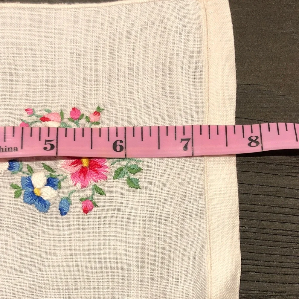 Embroidered Floral Linen Set (8)